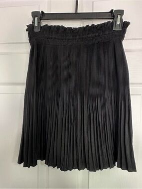 H&M Black Pleated Mini Skirt